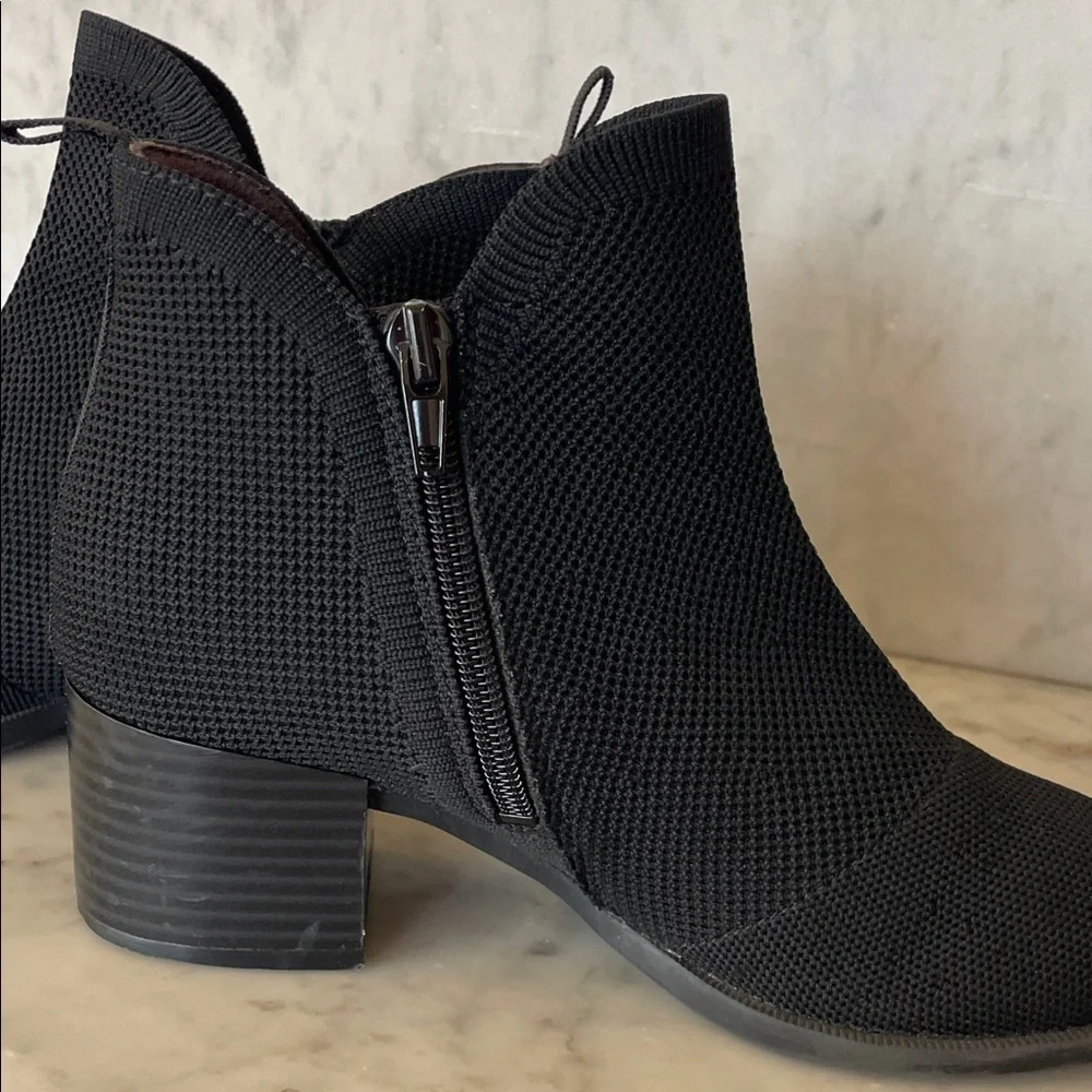 LIFE STRIDE Destined Black Ankle Boots Fabric Upper Zip Side